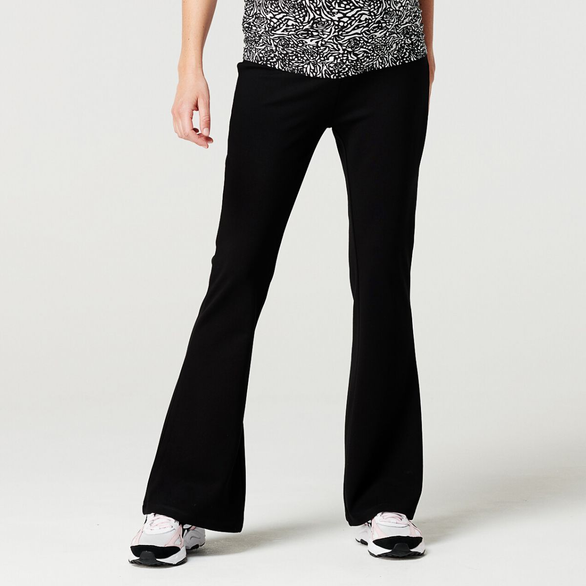 Matron Ondeugd drinken SUPERMOM - flared broek black - Bellyfashion.nl